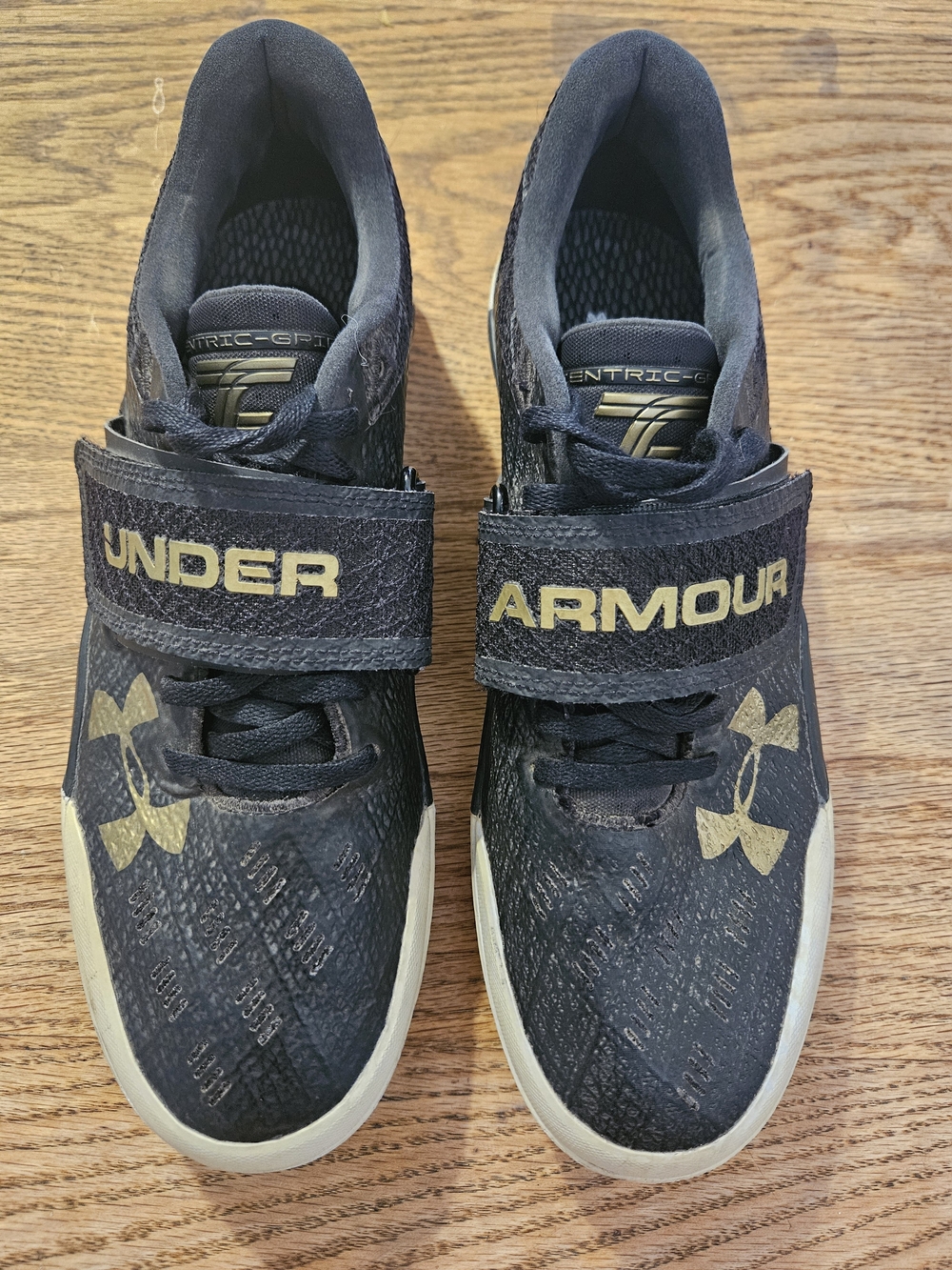 Under Armour Track Field Mens 10 Victory Black Gold Centric Grip Athletic Shoe